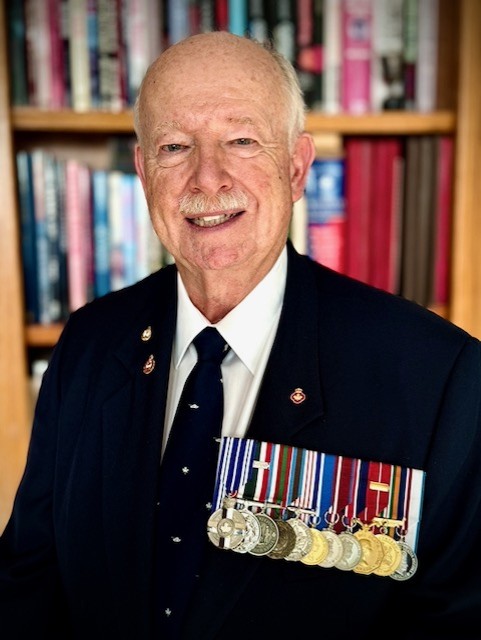Major (à la retraite) Bruce Henwood, MSM, CD, président